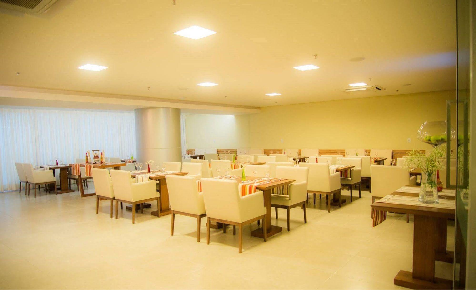 Ramada By Wyndham Macae Hotel & Suites Exteriör bild