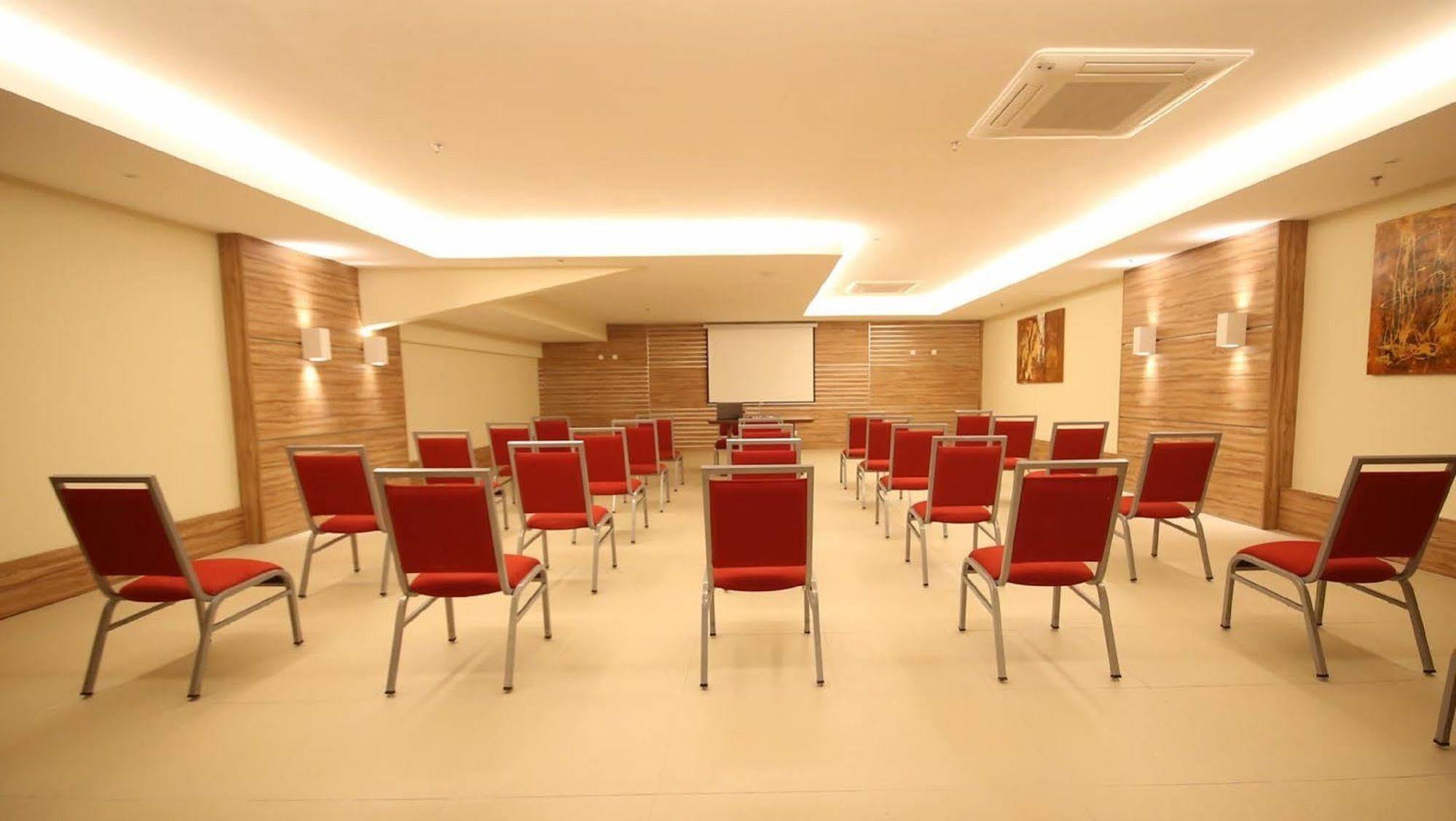 Ramada By Wyndham Macae Hotel & Suites Exteriör bild